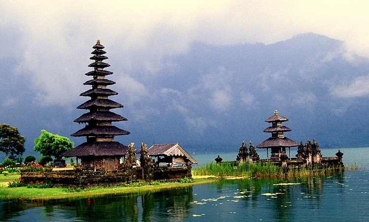 pemuteran-bratan-lake-the-new-land-on-the-bali-island12