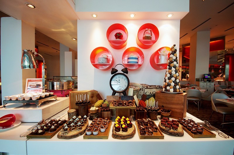 the-line-restaurant-singapore-buffets-best-buffet-restaurants-in-singapore3