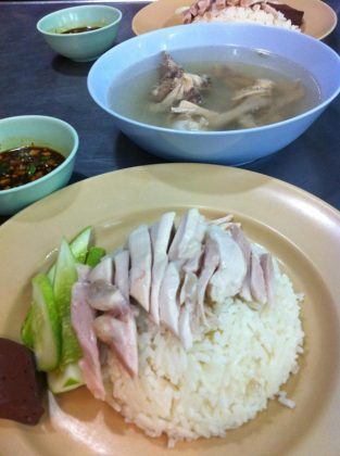 Kaiton Pratunam chicken rice stall