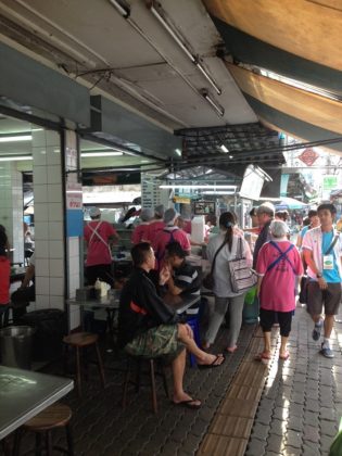 Kaiton Pratunam chicken rice stall