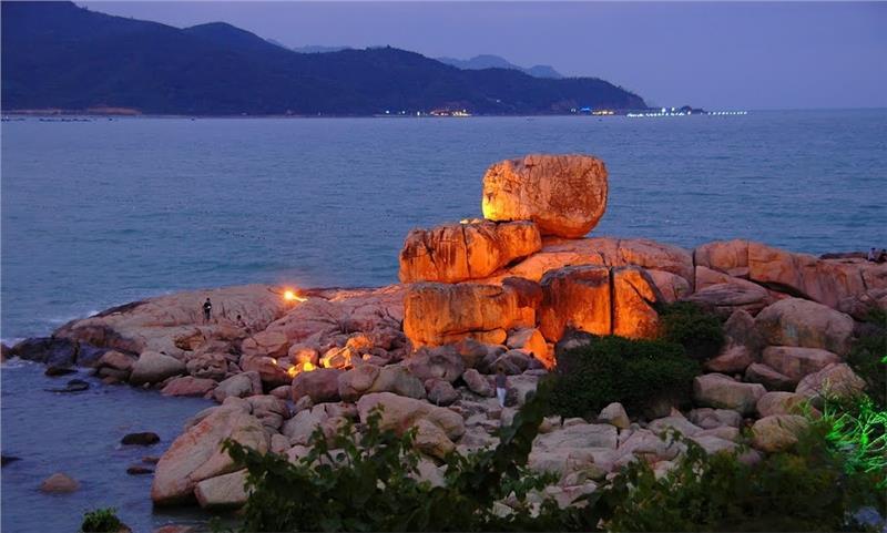Chong Promontory-Nha-Trang-Beach-beautiful-beaches-and-island-nha-trang1