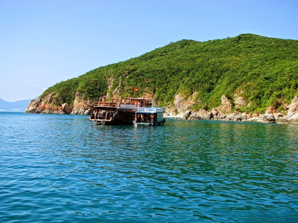 Hon mot-island-Nha-Trang-Beach-beautiful-beaches-and-island-nha-trang