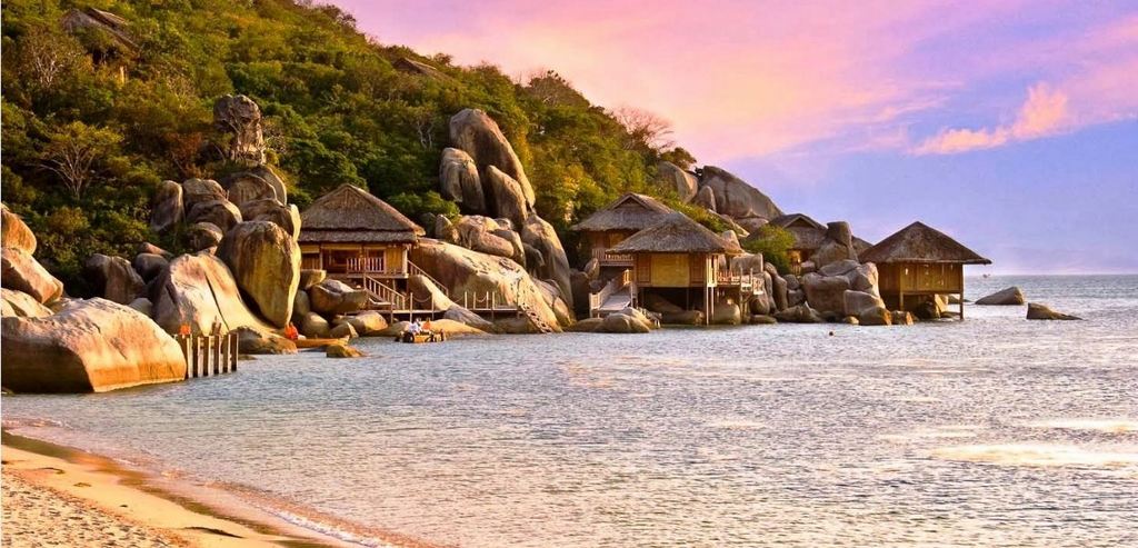 Van-Phong-Bay-Nha-Trang-Beach-beautiful-beaches-and-island-nha-trang