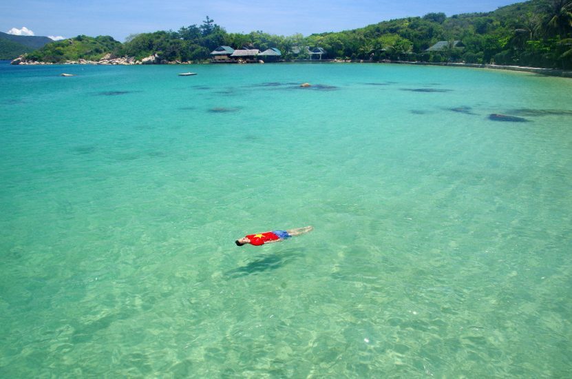 Van-Phong-Bay-Nha-Trang-Beach-beautiful-beaches-and-island-nha-trang1