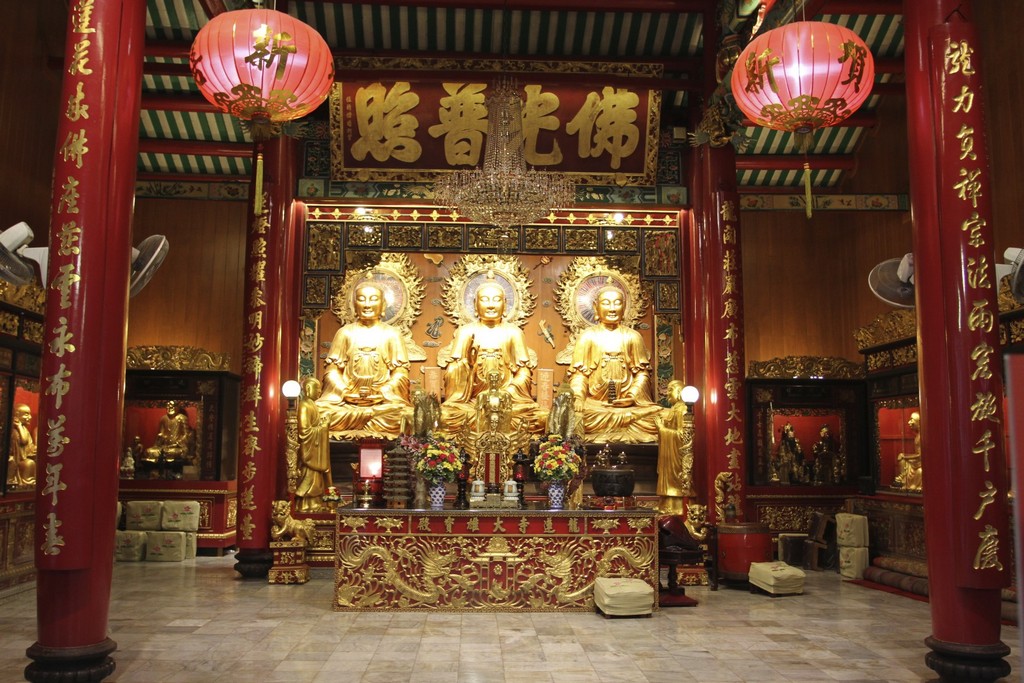 Wat Mangkol Kamalawat-best bustling place in Chinatown - Bangkok