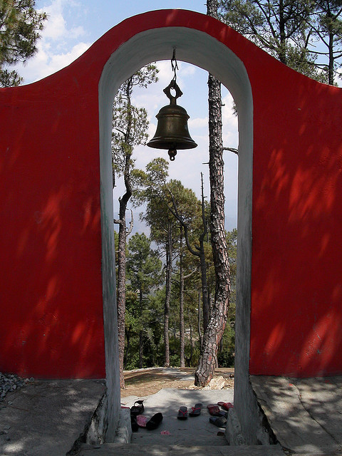 kasar devi temple uttarakhand gate 3
