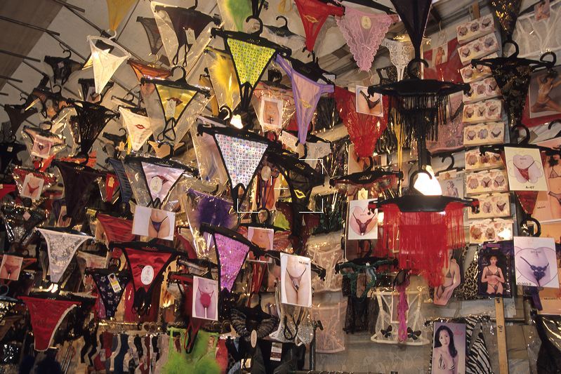 ladies-market-mongkok-hong-kong-explore the fullest hong kong only 3 days1