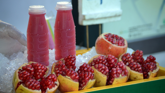 yaowarat street food chinatown bangkok street food pomegranate juice