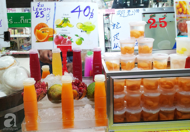 yaowarat street food chinatown bangkok street food pomegranate juice