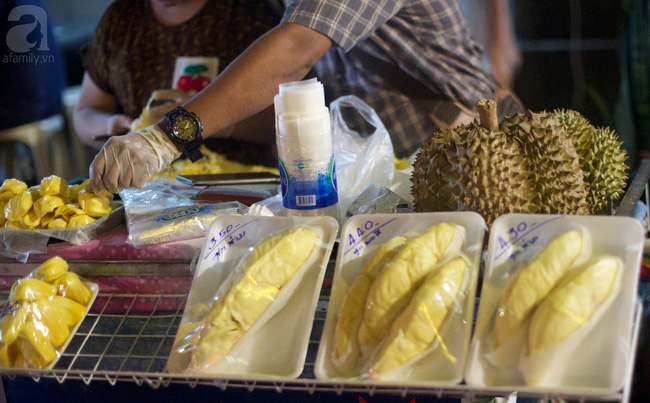 yaowarat street food chinatown bangkok street food durian