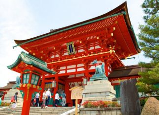 Fushimi Inari Shrine - One of most famous shrine in Japan (2)
