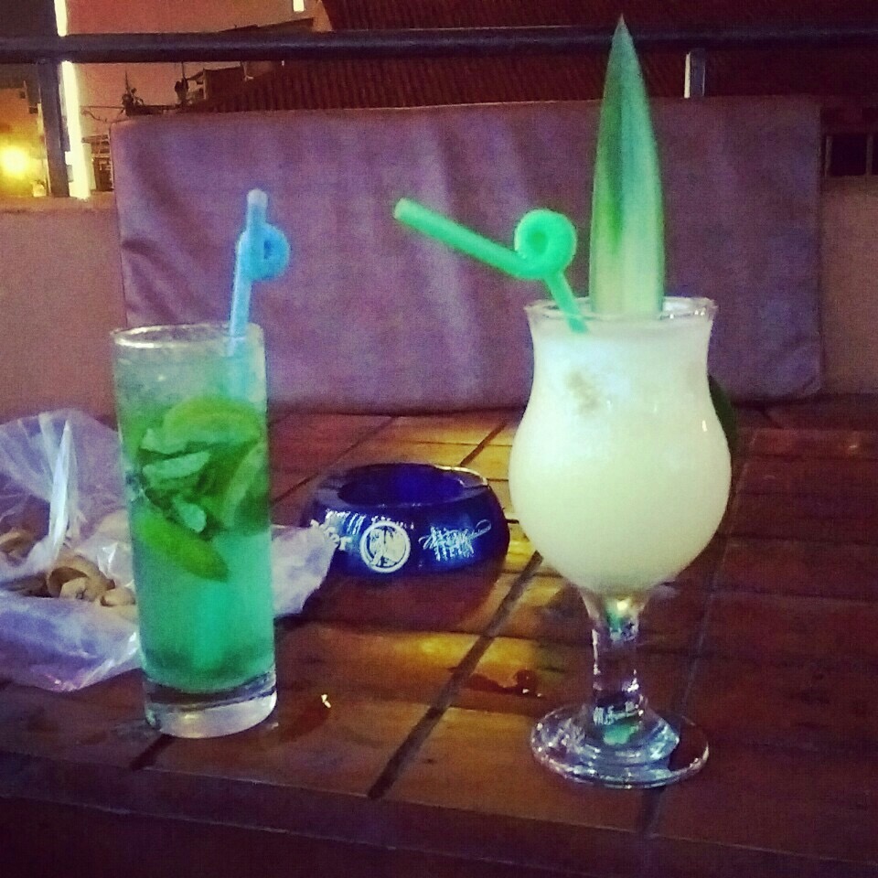 Bottom's Up - Bar Cafe & Shisha hanoi (1)