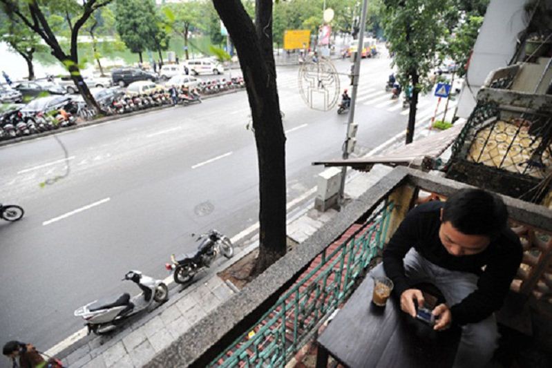 Dinh cafe dinh tien hoang hoan kiem lake hanoi egg cafe hanoi (1)