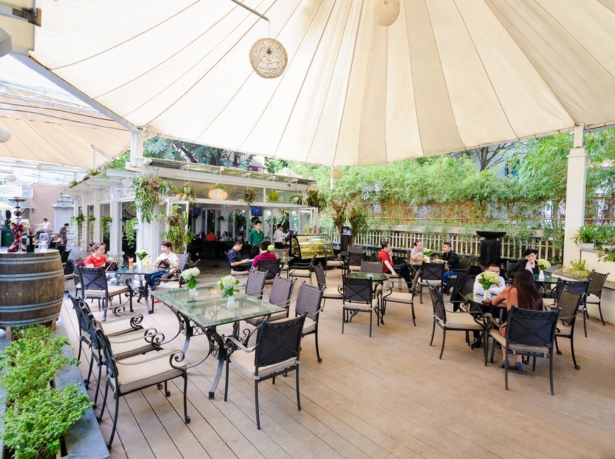 luc thuy restaurant hanoi cafe (1)