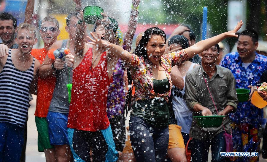 The water festival Songkran-Thailand-the water festivals in Southeast Asian1