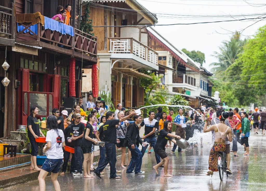 The water festival in Bunpimay-Laos-the water festivals in Southeast Asian2
