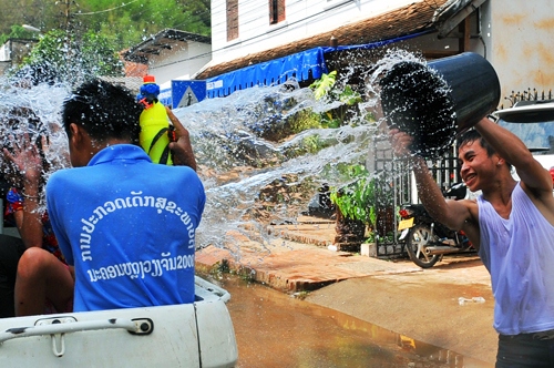 The water festival in Bunpimay-Laos-the water festivals in Southeast Asian3
