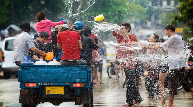The water festival in Bunpimay-Laos-the water festivals in Southeast Asian5