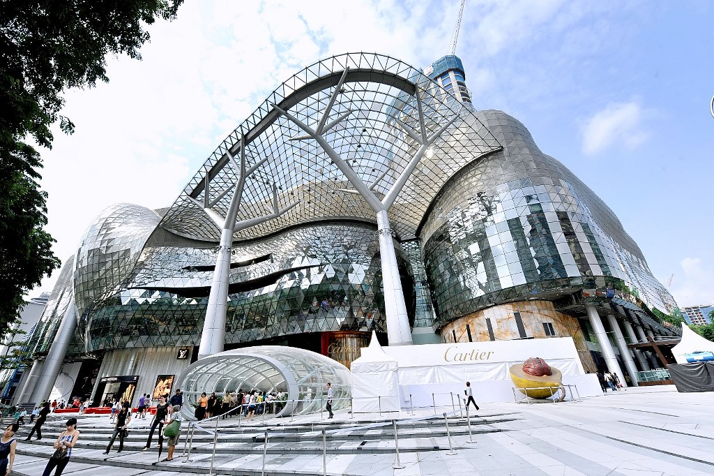 singapore shopphing mall ion orchard