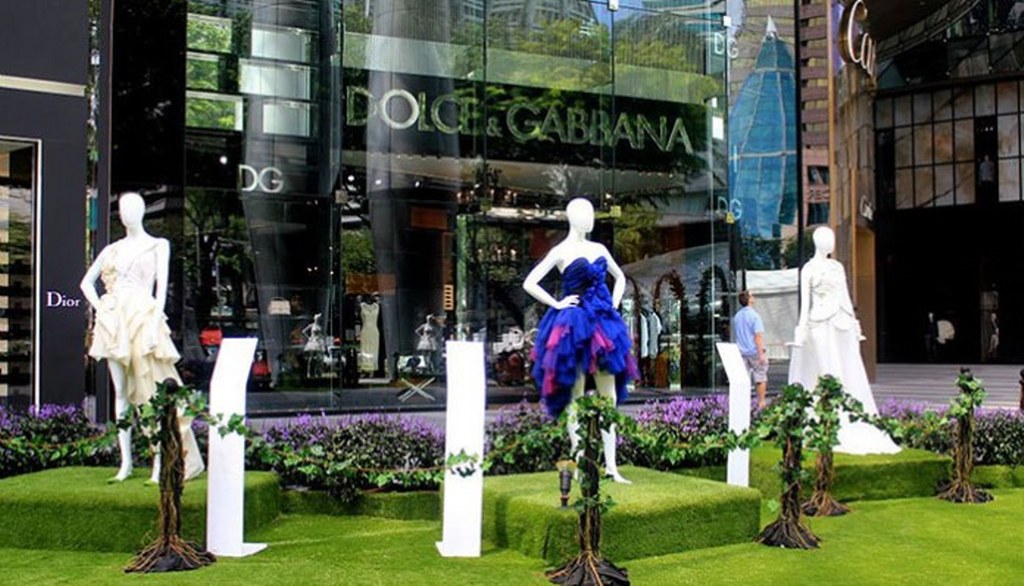 singapore shopphing mall ion orchard