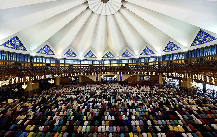 national mosque kuala lumpur prayers