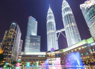 petronas-twin-towers 1 perfect day itinerary in Kuala Lumpur 2