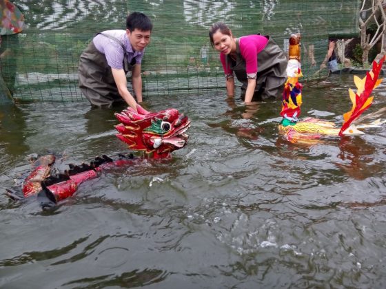 watching water puppet show vietnam travel
