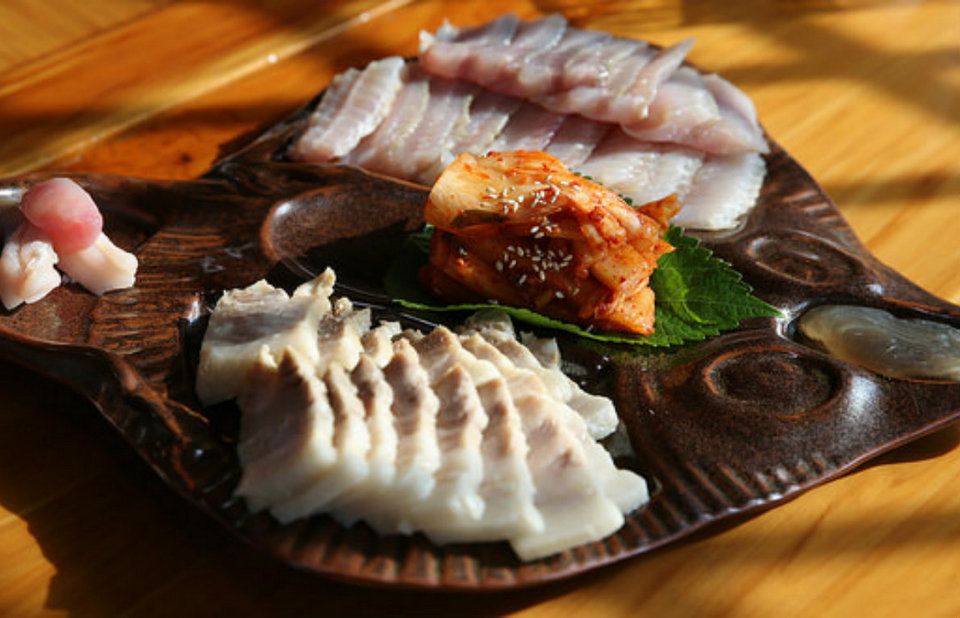 Hongeo (Fermented skate),strange food in korea,korean exotic food,weird korean food,korean strange food (1)