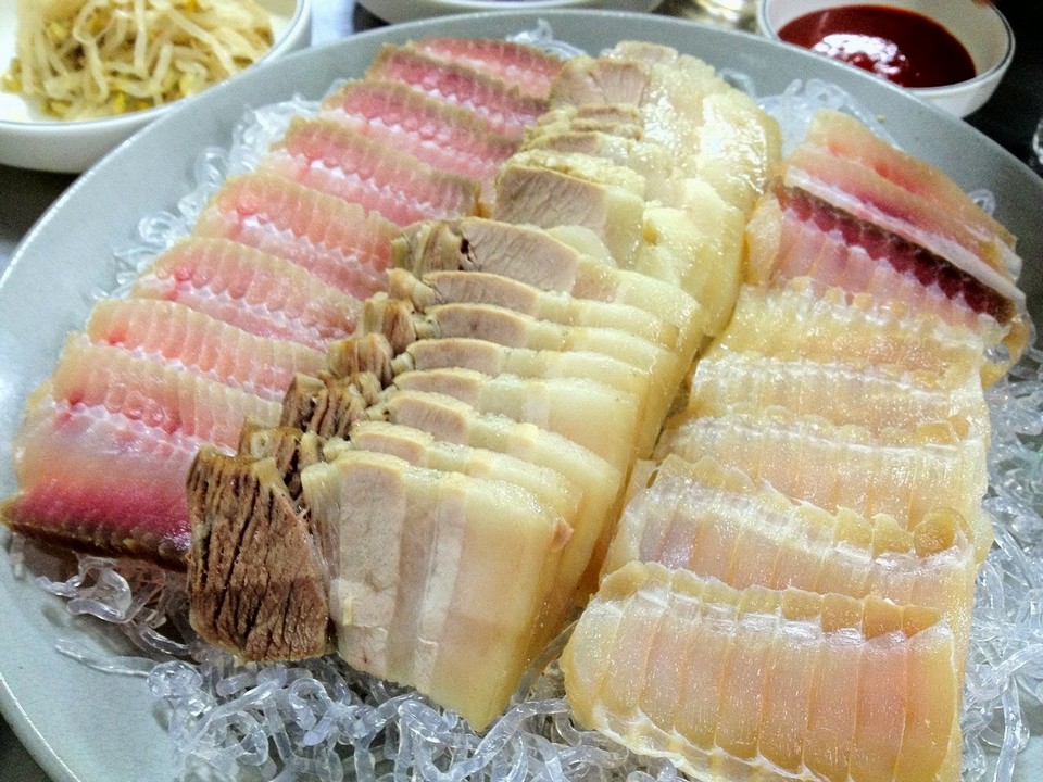 Hongeo (Fermented skate),strange food in korea,korean exotic food,weird korean food,korean strange food (1)