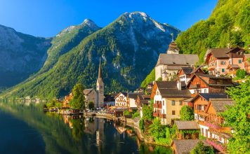 Hallstatt travel blog — Visiting a sleepy village on the smoky Alps hallstatt travel blog what to do in hallstatt photos picture trip guide (1)