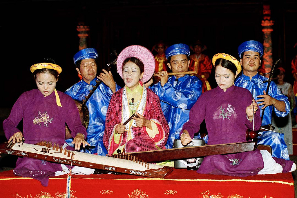 Hue folk songs on the Perfume River