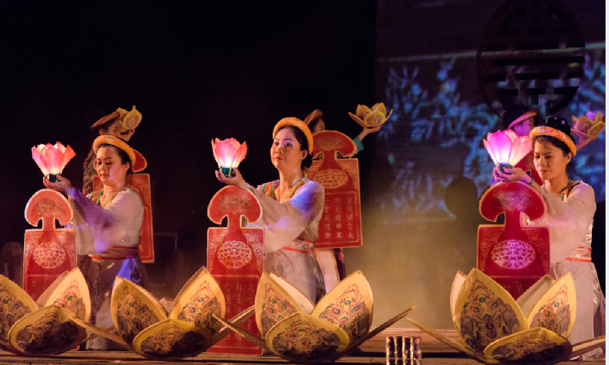 2. Visiting Hue Citadel at night