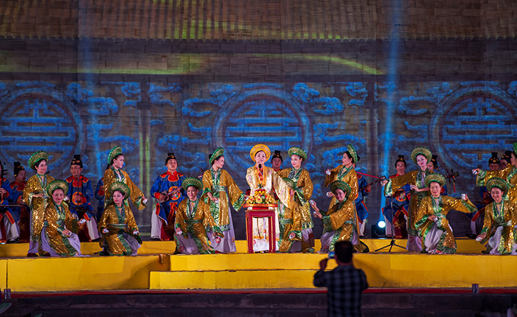 2. Visiting Hue Citadel at night