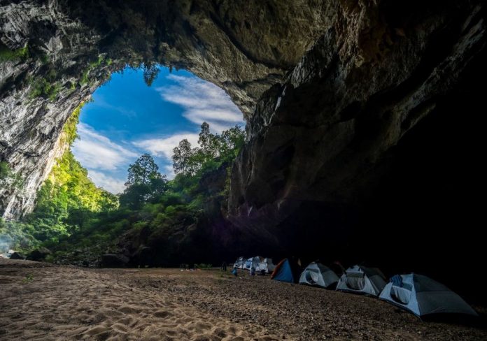 Hang En Cave, Swallow Cave (7) Hang En Cave, Swallow Cave (3)