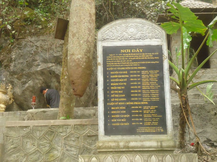 The Eight girls cave tam co quang binh (1)