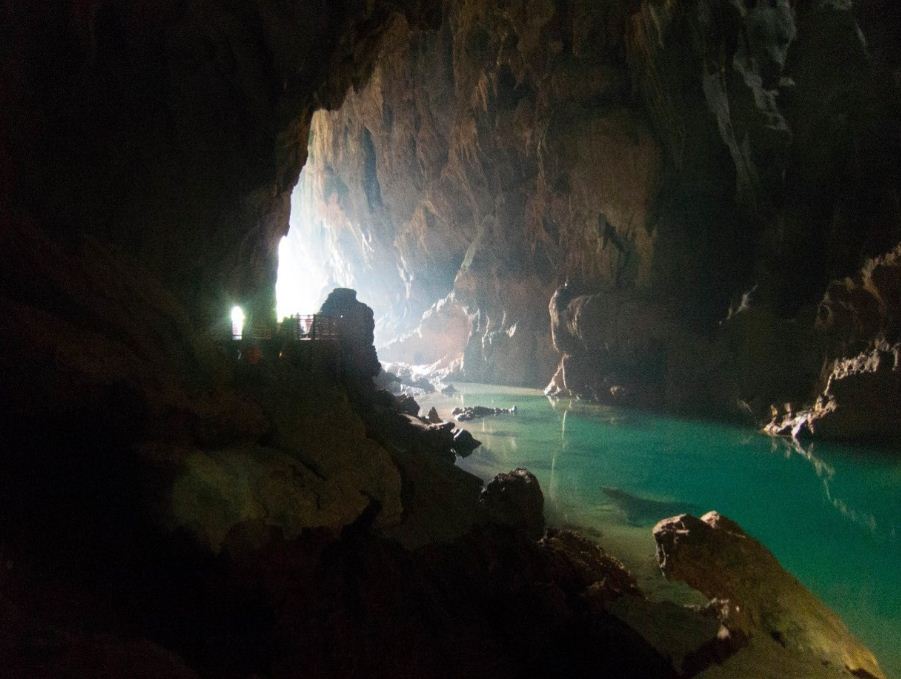 Dark Cave (Hang Toi)