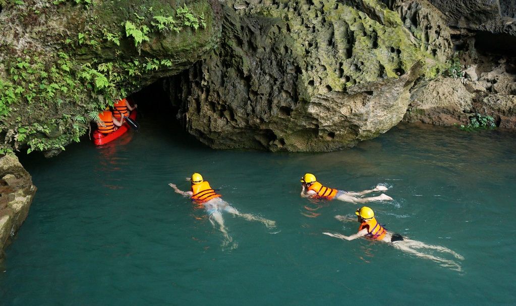 Dark Cave (Hang Toi)