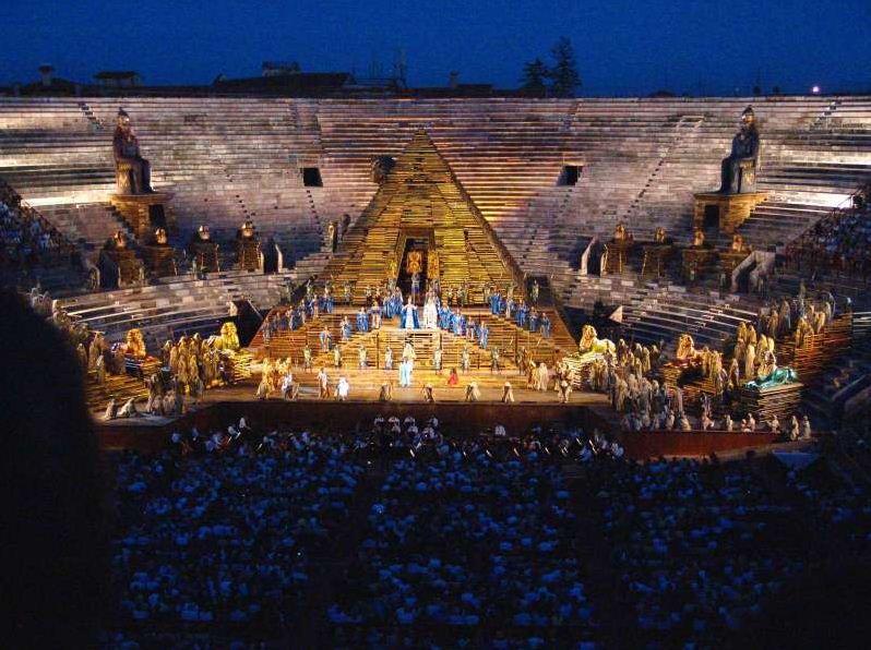 In June, July and August, Rome Arena offers famous performances.