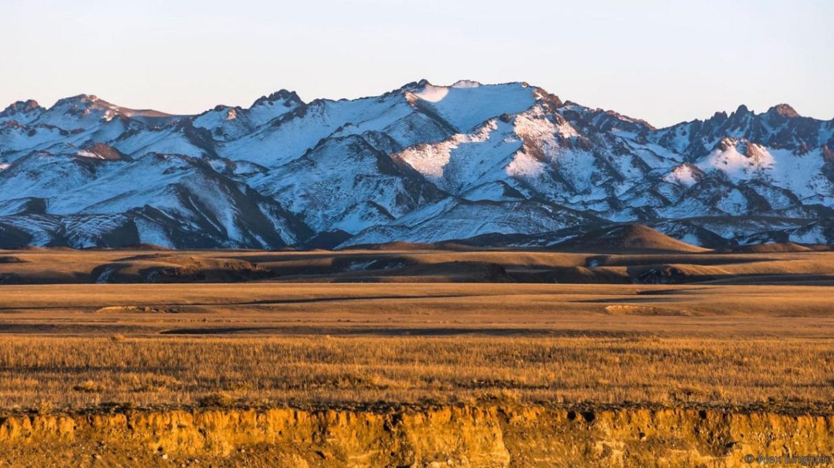 gobi desert mountains