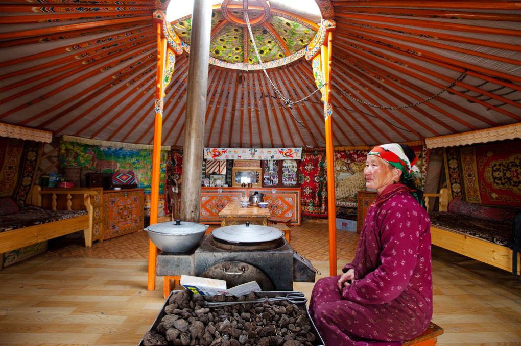 mongolia-yurt re
