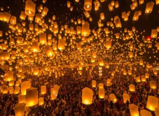 Monks release lanterns in Loy Krathong Festival