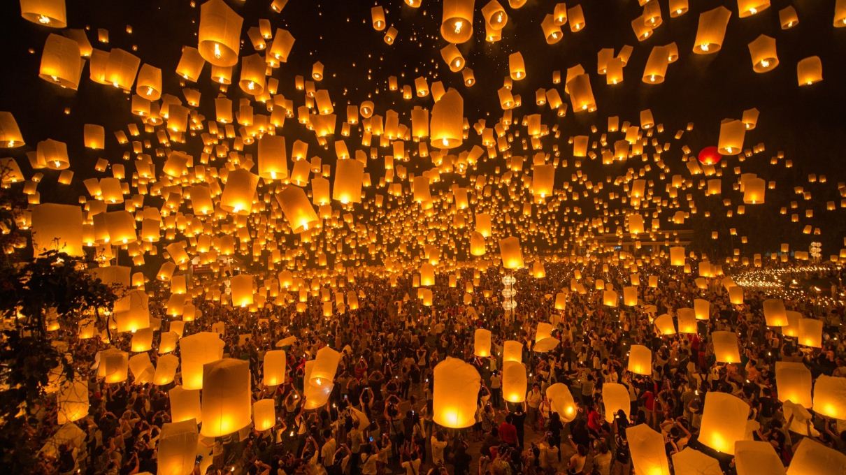 Monks release lanterns in Loy Krathong Festival