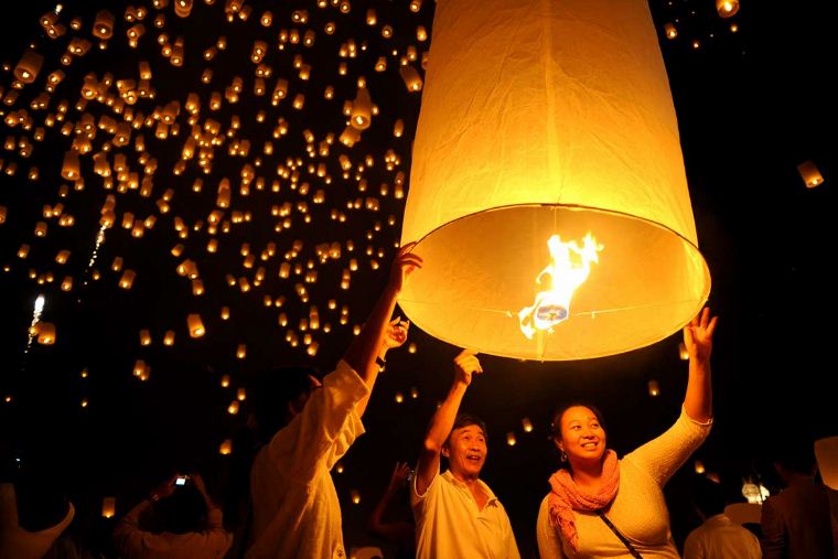Monks release lanterns in Loy Krathong Festival