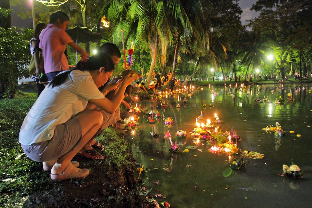 loy krathong festival chiang mai thailand (8)
