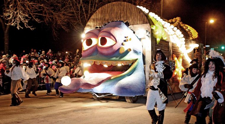 quebec winter carnival night parade