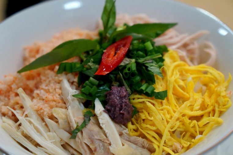 bun thang hanoi vietnam traditional food (1)
