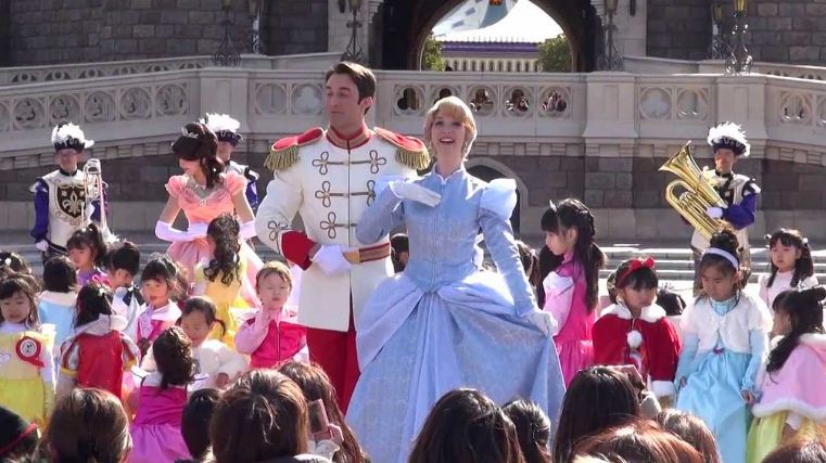 Tokyo Disneyland and Disney Sea. One of the best amusement parks in Asia (2)