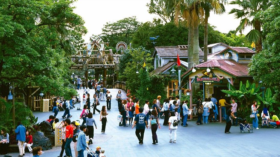 Tokyo Disneyland and Disney Sea. One of the best amusement parks in Asia (8)