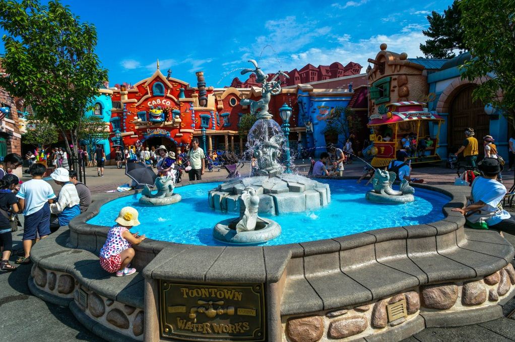 Tokyo Disneyland and Disney Sea. One of the best amusement parks in Asia (9)