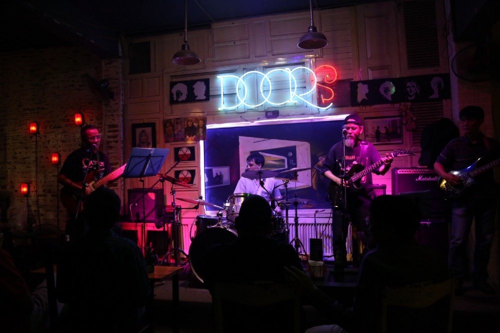 The Doors hanoi (1)